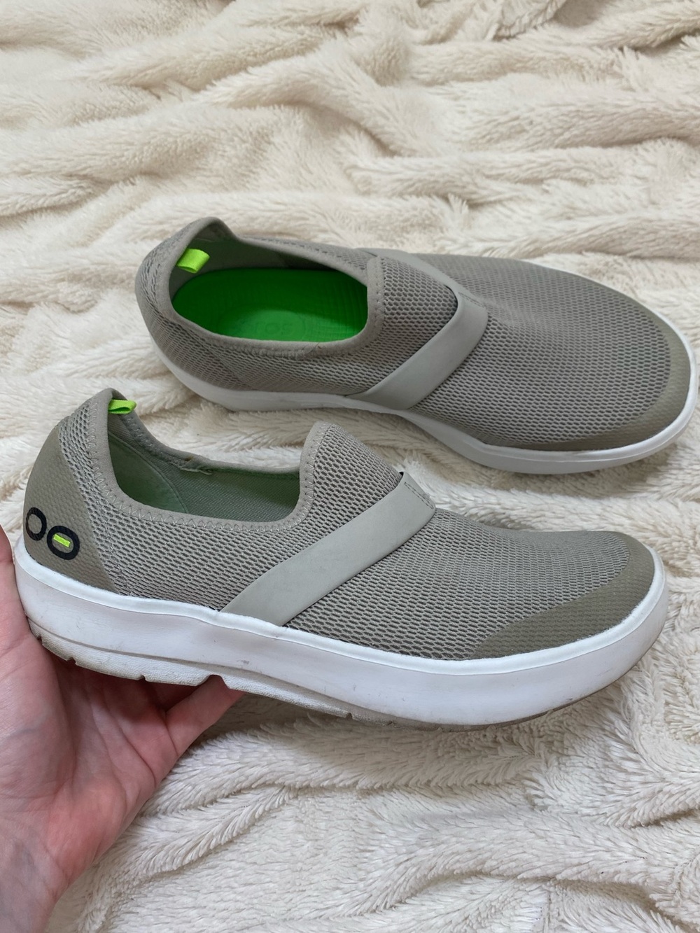 OOFOS OOmg eeZee recovery shoes gray mesh slip-on Sz 8.5